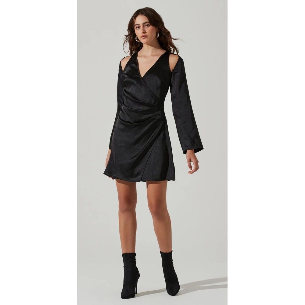 Astr The Label SHOULDER CUTOUT LONG SLEEVE SATIN Black MINI DRESS Medium